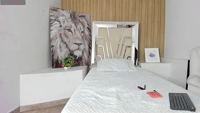 Snapshot of LaurenSnow chatting on April 2026 03:03:02 PM LaurenSnow online show from April 2026 03:03:02 PM