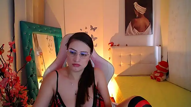 Snapshot of esmeraldaa230 chatting on March 2025 07:50:02 PM esmeraldaa230 online show from March 2025 07:50:02 PM