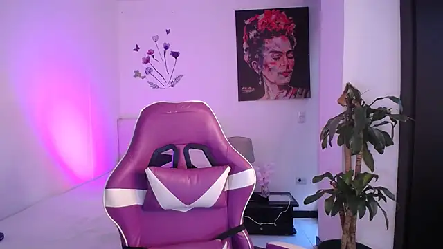 Snapshot of esmeraldaa230 chatting on April 2026 04:48:01 PM esmeraldaa230 online show from April 2026 04:48:01 PM