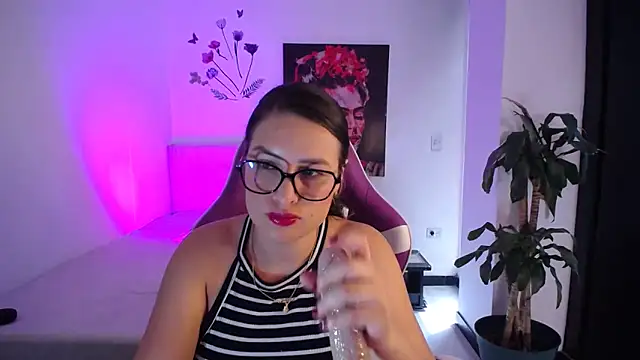 Snapshot of esmeraldaa230 chatting on April 2026 07:41:01 PM esmeraldaa230 online show from April 2026 07:41:01 PM