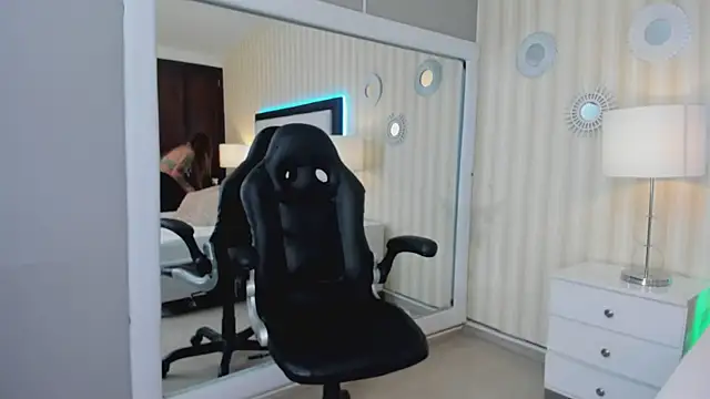 Snapshot of Valeriasaenzz_ chatting on December 2024 12:24:01 AM Valeriasaenzz online show from December 2024 12:24:01 AM