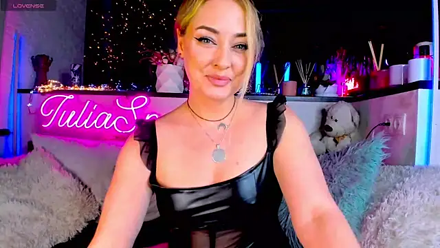  JuliaSpace  online show from January 2025 05:07:02 PM