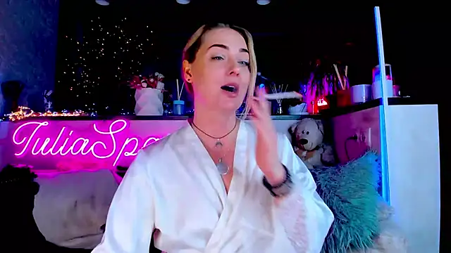  JuliaSpace  online show from February 2025 07:41:02 PM