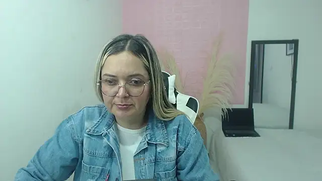Snapshot of samy_vsn chatting on June 2026 06:46:02 PM samy vsn online show from June 2026 06:46:02 PM