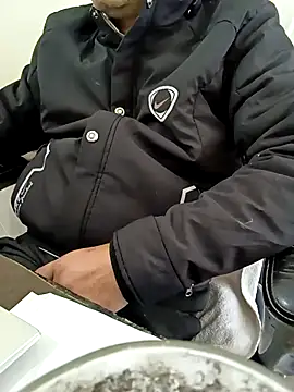 Snapshot of Hot-man39 chatting on January 2025 08:14:02 AM Hot-man39 online show from January 2025 08:14:02 AM