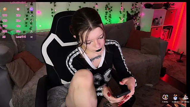 Snapshot of Eva-miller1 chatting on November 2025 11:32:02 AM Eva-miller1 online show from November 2025 11:32:02 AM