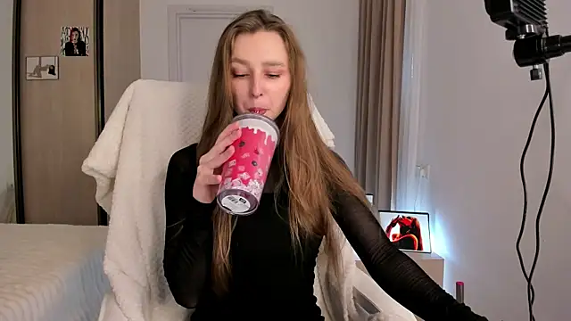 CharlotteWells online show from November 2025 10:54:02 AM