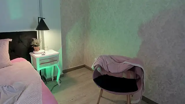 EvaaStevens online show from October 2025 12:22:02 PM