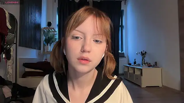 Snapshot of electric_babe chatting on November 2025 10:45:02 AM electric babe online show from November 2025 10:45:02 AM