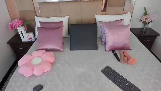 Snapshot of LizBrook chatting on March 2026 07:31:01 PM LizBrook online show from March 2026 07:31:01 PM