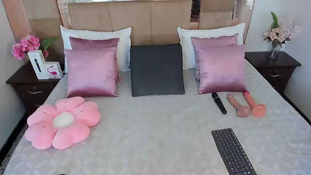 Snapshot of LizBrook chatting on March 2026 07:30:01 PM LizBrook online show from March 2026 07:30:01 PM