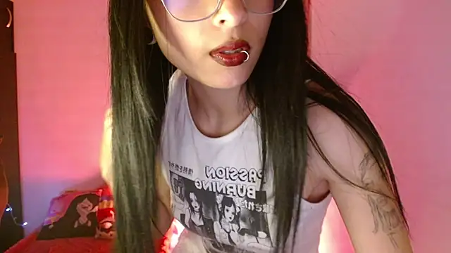 Snapshot of Kind_Scarlett chatting on April 2026 03:48:02 AM Kind Scarlett online show from April 2026 03:48:02 AM