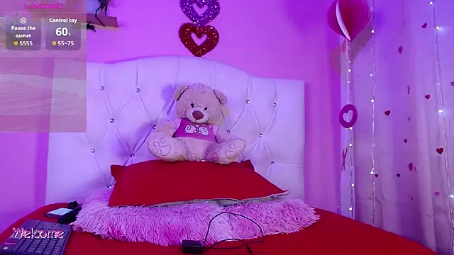 Snapshot of HECATE_23 chatting on April 2026 03:13:01 PM HECATE 23 online show from April 2026 03:13:01 PM