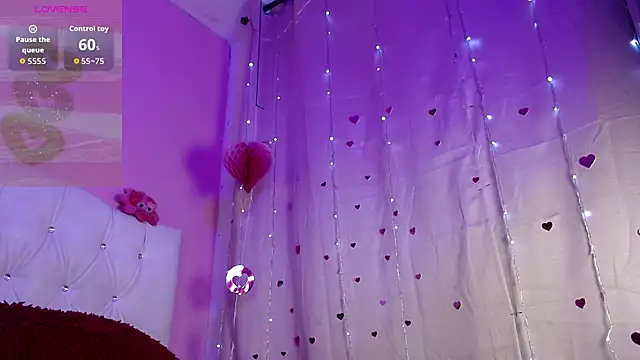 Snapshot of HECATE_23 chatting on April 2026 02:14:02 PM HECATE 23 online show from April 2026 02:14:02 PM