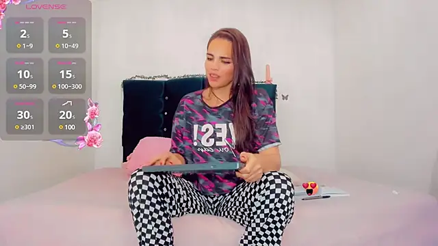 Snapshot of Rubi_30 chatting on January 2025 02:14:01 PM Rubi 30 online show from January 2025 02:14:01 PM