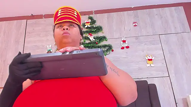 Snapshot of Lynn_Jones chatting on December 2024 09:19:01 PM Lynn Jones online show from December 2024 09:19:01 PM