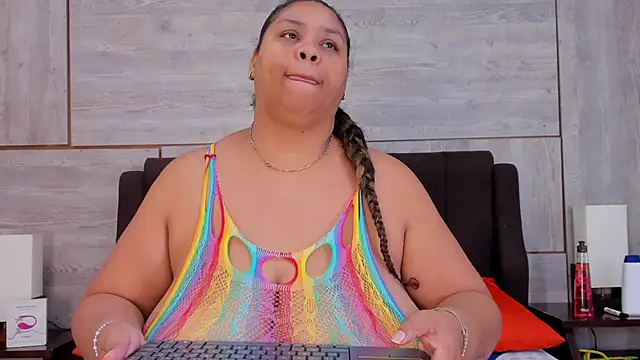 Snapshot of Lynn_Jones chatting on January 2025 04:07:01 AM Lynn Jones online show from January 2025 04:07:01 AM