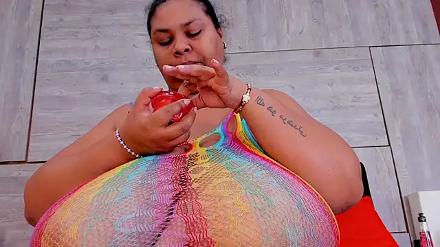 Snapshot of Lynn_Jones chatting on January 2025 07:17:02 AM Lynn Jones online show from January 2025 07:17:02 AM