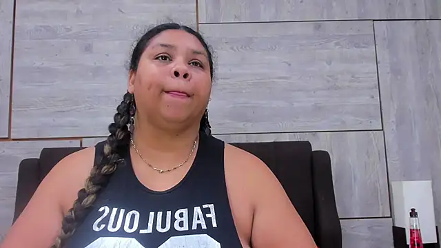 Snapshot of Lynn_Jones chatting on January 2025 04:02:01 AM Lynn Jones online show from January 2025 04:02:01 AM