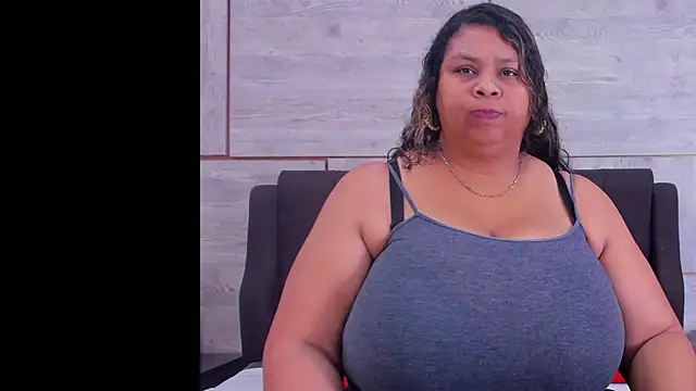 Snapshot of Lynn_Jones chatting on February 2025 04:21:01 AM Lynn Jones online show from February 2025 04:21:01 AM