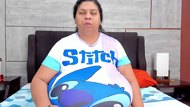 Snapshot of Lynn_Jones chatting on March 2025 05:05:02 AM Lynn Jones online show from March 2025 05:05:02 AM