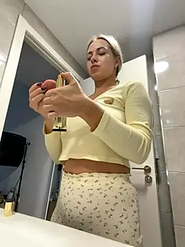 streetdoll online show from November 2025 07:38:02 AM