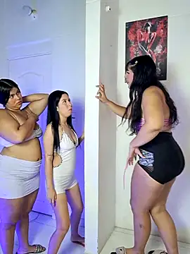 Snapshot of royalgirls_x chatting on February 2026 10:17:02 PM royalgirls x online show from February 2026 10:17:02 PM