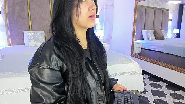 PaulinaDuarte online show from October 2025 10:10:01 AM