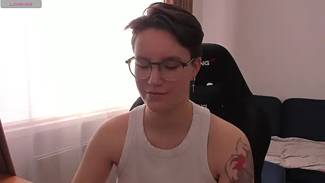 Snapshot of JessieFlower chatting on April 2026 07:39:01 AM JessieFlower online show from April 2026 07:39:01 AM