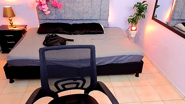 Lana stone  online show from October 2025 03:37:02 AM