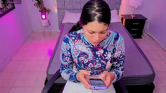 Lana stone  online show from December 2025 03:13:02 AM