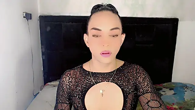 Snapshot of Michell_Queen chatting on April 2026 01:20:02 AM Michell Queen online show from April 2026 01:20:02 AM