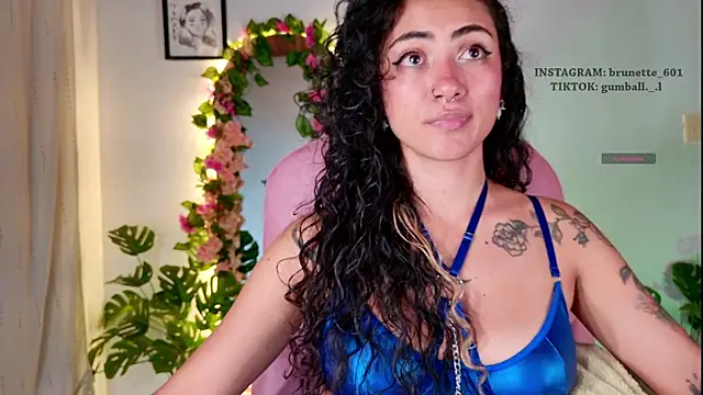 Snapshot of paula_brunette chatting on April 2026 03:50:02 AM paula brunette online show from April 2026 03:50:02 AM