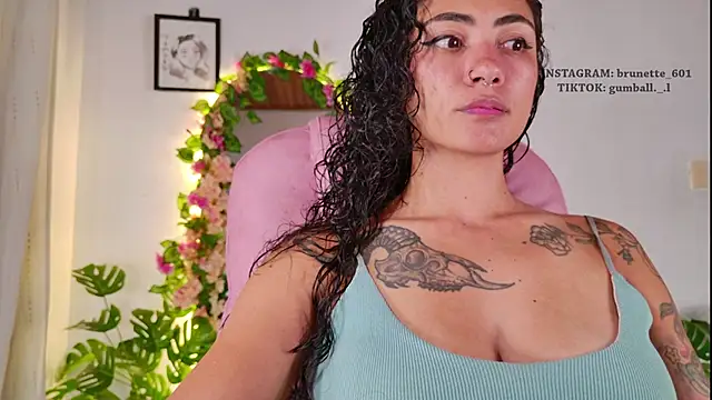 Snapshot of paula_brunette chatting on April 2026 04:41:01 AM paula brunette online show from April 2026 04:41:01 AM