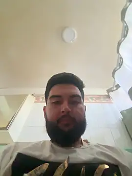 Snapshot of bigdickgio6923 chatting on April 2026 10:45:02 PM bigdickgio6923 online show from April 2026 10:45:02 PM