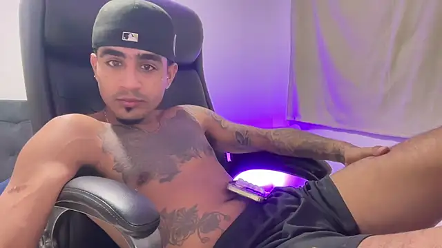 Snapshot of dominic_brandd23 chatting on March 2026 05:04:01 AM dominic brandd23 online show from March 2026 05:04:01 AM