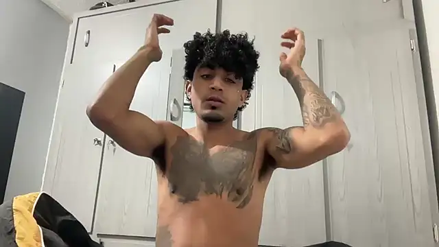 Snapshot of dominic_brandd23 chatting on March 2026 01:33:02 AM dominic brandd23 online show from March 2026 01:33:02 AM