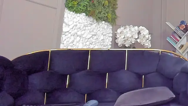 Snapshot of Deliciouslips chatting on April 2026 03:37:01 PM Deliciouslips online show from April 2026 03:37:01 PM