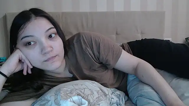 Snapshot of AlisaDevis chatting on May 2026 06:32:03 AM AlisaDevis online show from May 2026 06:32:03 AM