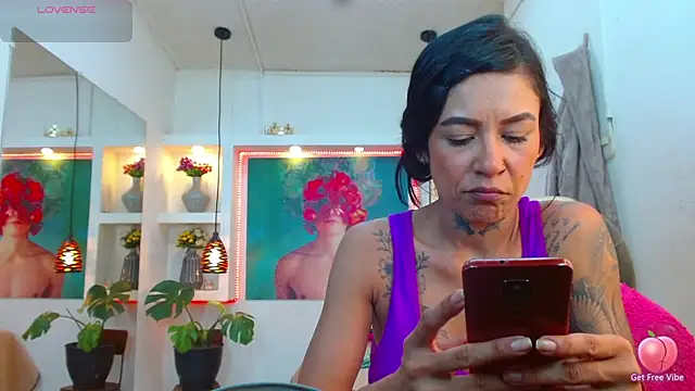 Snapshot of lorenapinto chatting on November 2025 04:34:01 AM lorenapinto online show from November 2025 04:34:01 AM