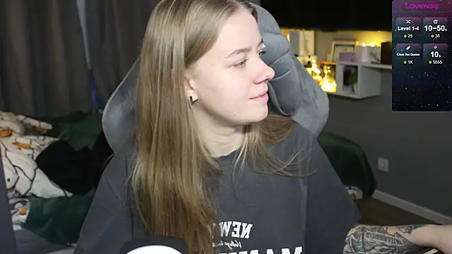 candy maggie online show from December 2024 01:22:01 PM