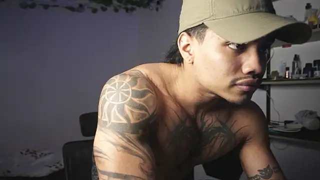 Snapshot of Young_laroi chatting on March 2026 03:56:01 AM Young laroi online show from March 2026 03:56:01 AM