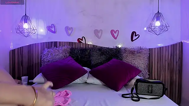 Ninakravis online show from February 2025 07:59:02 PM