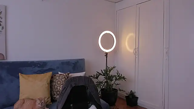 cuddlingbunny online show from March 2026 06:01:01 PM