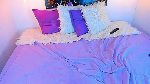 Snapshot of cloe_bridgee chatting on January 2025 06:05:01 AM cloe bridgee online show from January 2025 06:05:01 AM