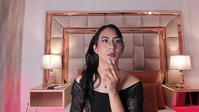 DaraBeckett online show from December 2024 12:05:01 PM