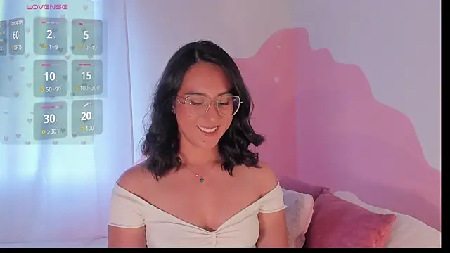 Snapshot of DaraBeckett chatting on April 2026 09:26:01 PM DaraBeckett online show from April 2026 09:26:01 PM