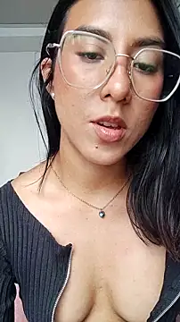 Snapshot of DaraBeckett chatting on April 2026 10:14:02 PM DaraBeckett online show from April 2026 10:14:02 PM