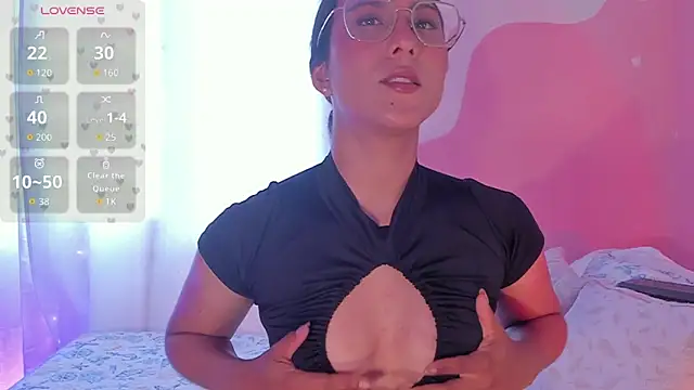 Snapshot of DaraBeckett chatting on April 2026 10:02:02 PM DaraBeckett online show from April 2026 10:02:02 PM