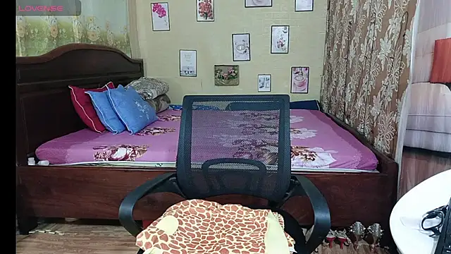 Lanian 99 online show from November 2025 12:44:01 AM